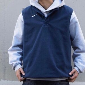 Nike Men's therma-fit fleece sleeveless quarter-zip pullover navy blue size med.